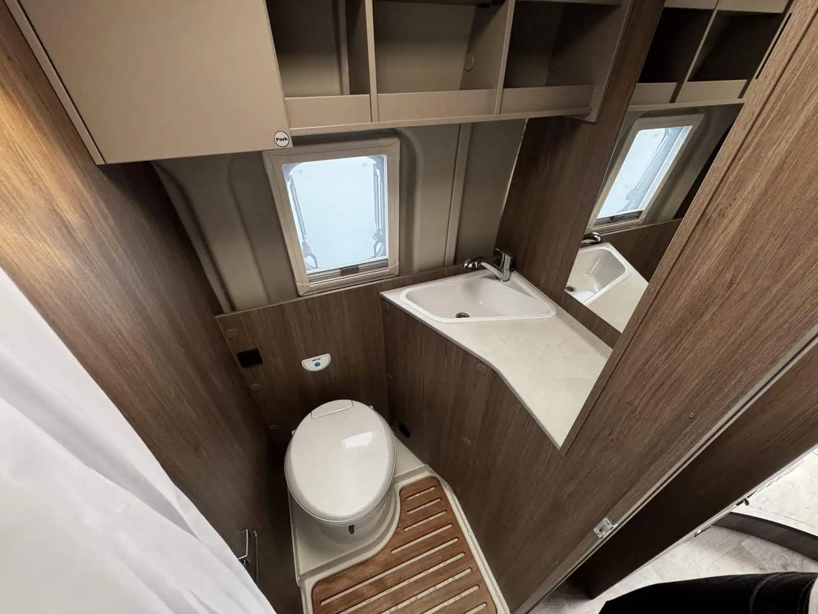 70ef80b9 Cea0 4af9 9074 526050e77377 Rulemo 1600 70ef80b9 Cea0 4af9 9074 526050e77377 Rulemo 1600